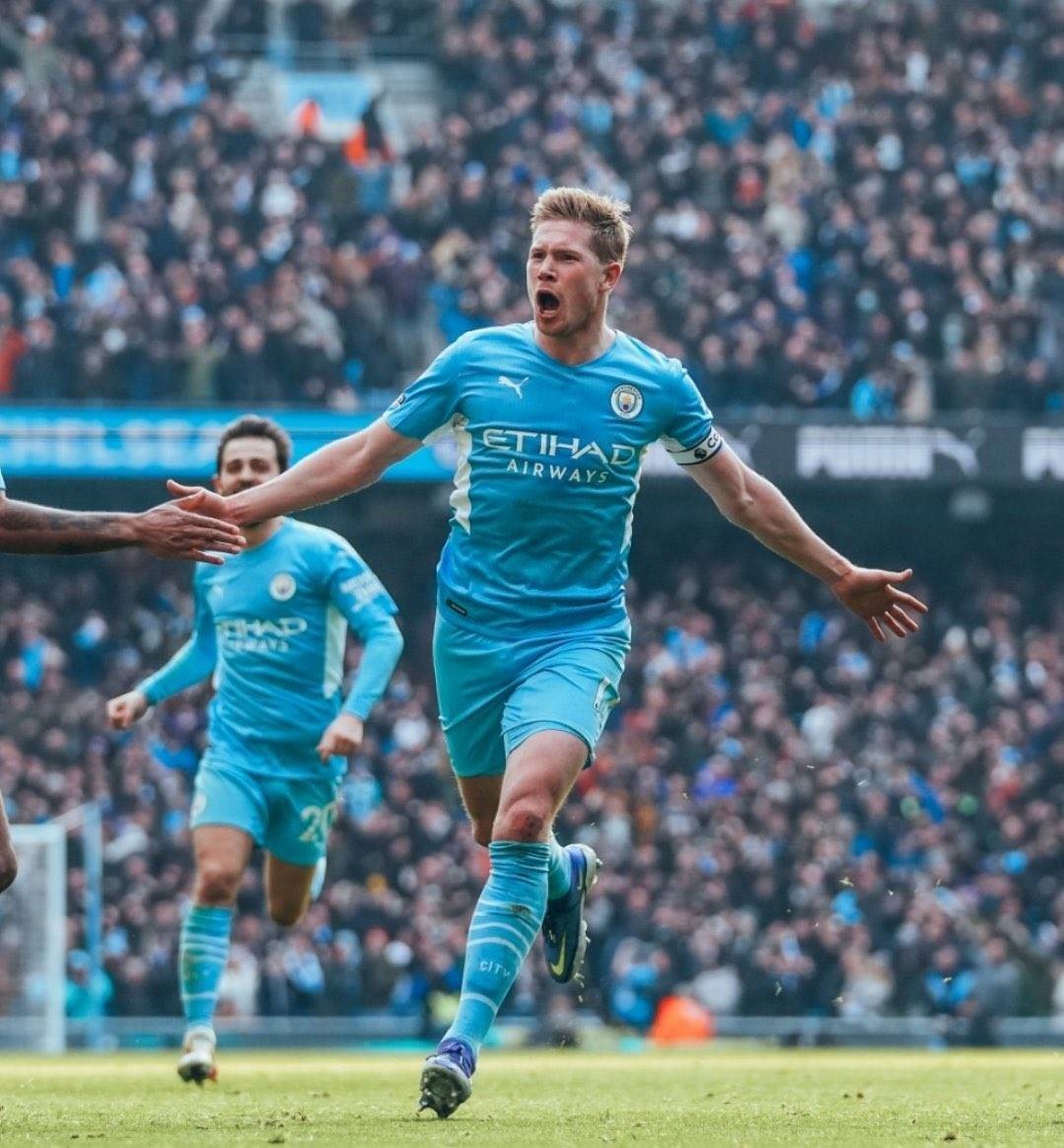 邓涵文因经济保障和新东家前景决定离开武汉三镇，加盟云南玉昆，成为球队核心球员。