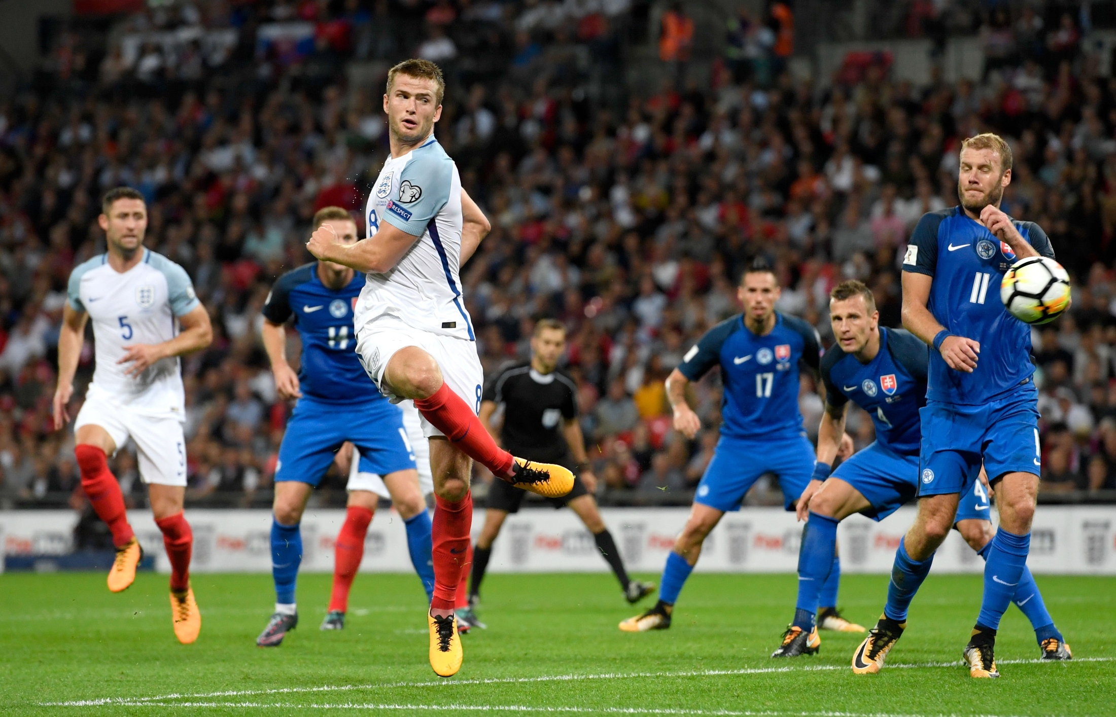 德容：难道我非要去英超才能证明自己的价值吗？我不这么认为